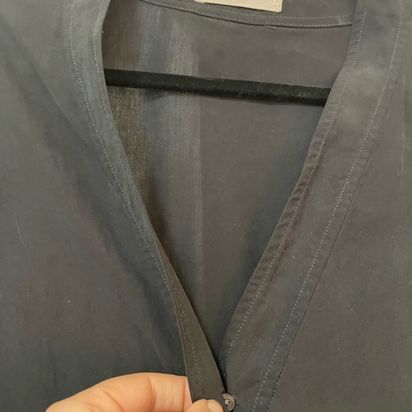 EUC Everlane The Washable Silk Wrap Top in Black - Picture 3 of 8